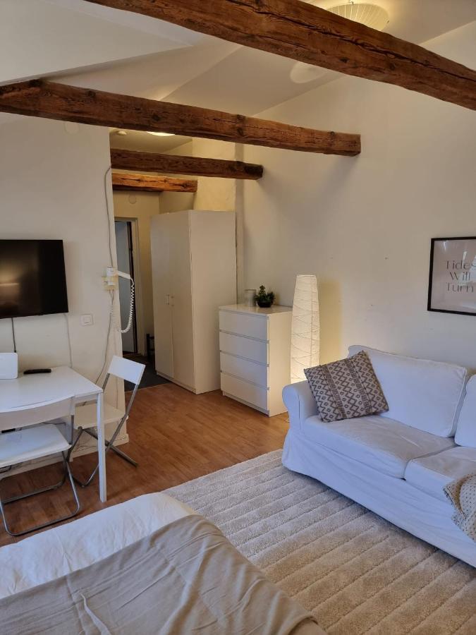 Inviting Apartment In สต็อกโฮล์ม ภายนอก รูปภาพ
